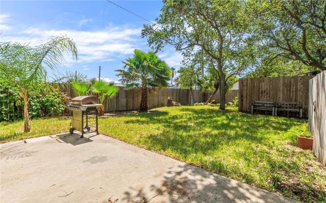 327 S Station St, Port Aransas, TX 78373