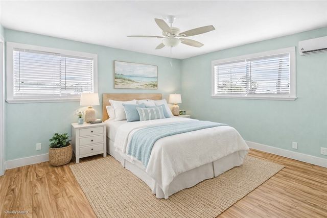 327 S Station St, Port Aransas, TX 78373