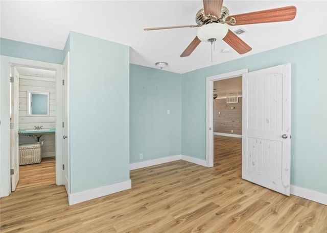 327 S Station St, Port Aransas, TX 78373