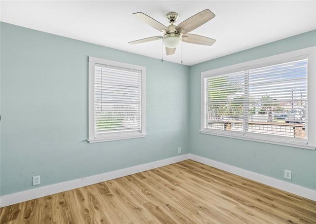 327 S Station St, Port Aransas, TX 78373