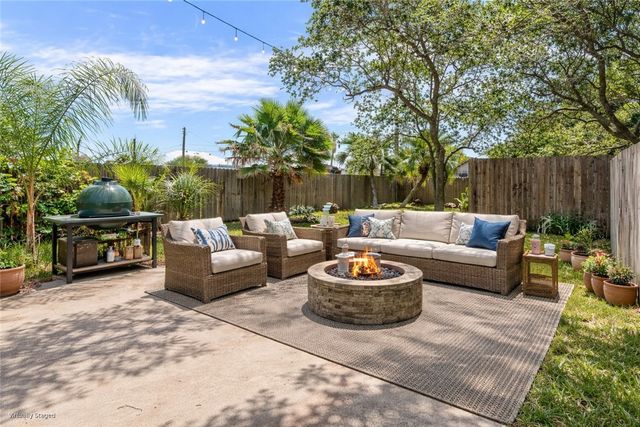 327 S Station St, Port Aransas, TX 78373