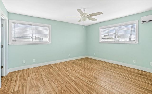 327 S Station St, Port Aransas, TX 78373