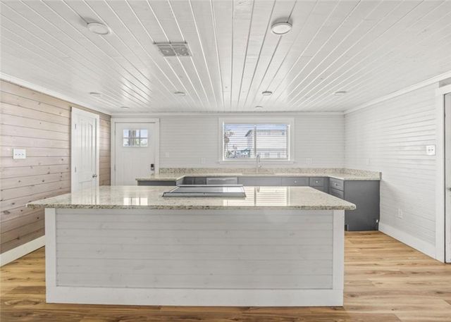 327 S Station St, Port Aransas, TX 78373