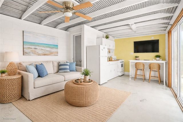 327 S Station St, Port Aransas, TX 78373