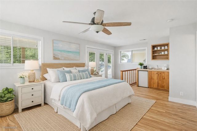 327 S Station St, Port Aransas, TX 78373