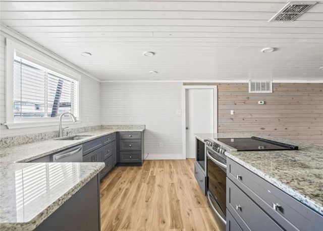 327 S Station St, Port Aransas, TX 78373