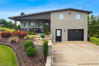 2506 Valley View Drive, Belpre, OH 45714