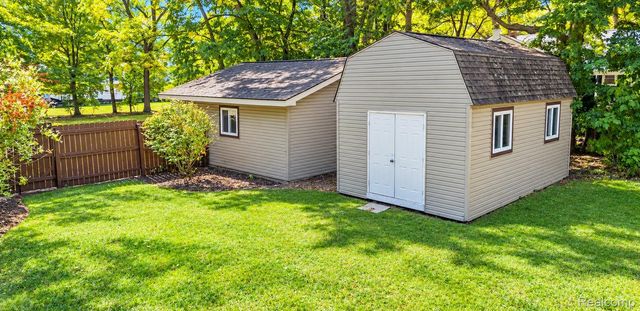 716 Commercial Street, Commerce Charter Township, MI 48382