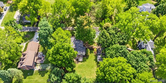 716 Commercial Street, Commerce Charter Township, MI 48382