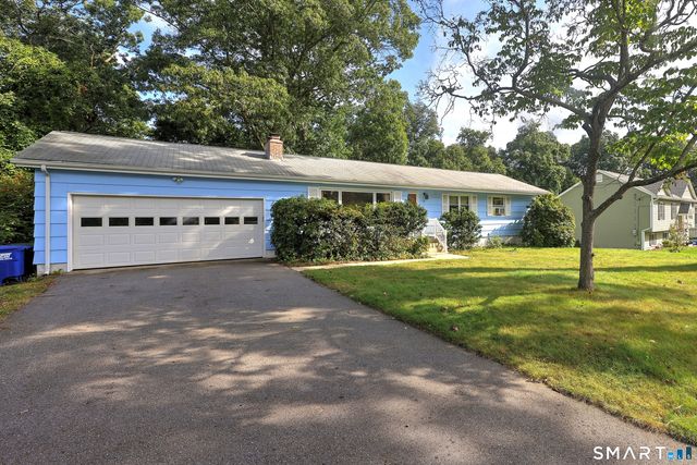 17 Oakridge Drive, Ledyard, CT 06335