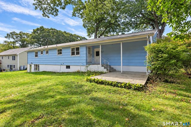 17 Oakridge Drive, Ledyard, CT 06335
