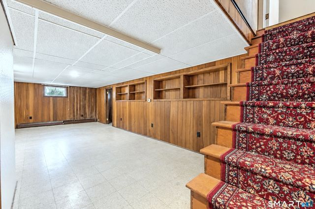 17 Oakridge Drive, Ledyard, CT 06335