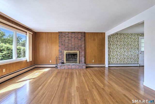 17 Oakridge Drive, Ledyard, CT 06335