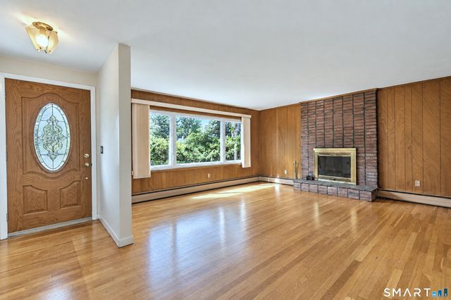 17 Oakridge Drive, Ledyard, CT 06335