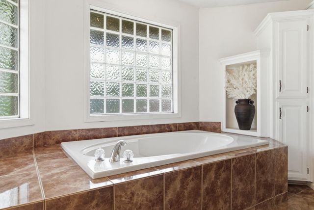 1703 N Gregory Drive, Nixa, MO 65714