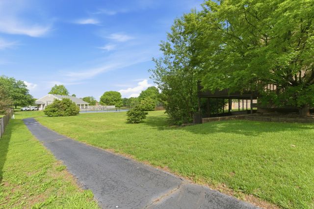 1703 N Gregory Drive, Nixa, MO 65714