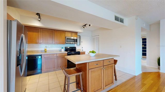 2401 BAYSHORE BLVD 502, Tampa, FL 33629