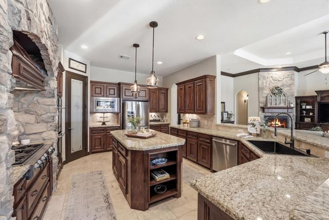 26235 Crown Ranch Boulevard, Montgomery, TX 77316