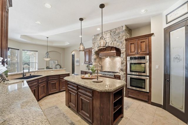 26235 Crown Ranch Boulevard, Montgomery, TX 77316