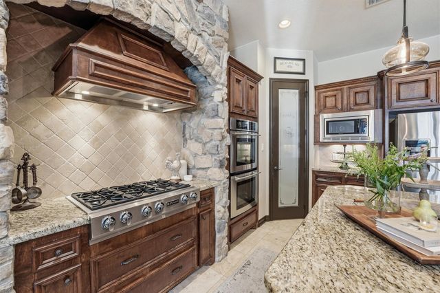 26235 Crown Ranch Boulevard, Montgomery, TX 77316