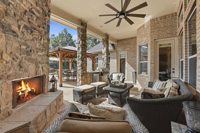 26235 Crown Ranch Boulevard, Montgomery, TX 77316