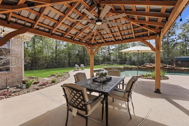 26235 Crown Ranch Boulevard, Montgomery, TX 77316