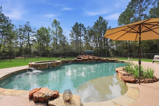 26235 Crown Ranch Boulevard, Montgomery, TX 77316