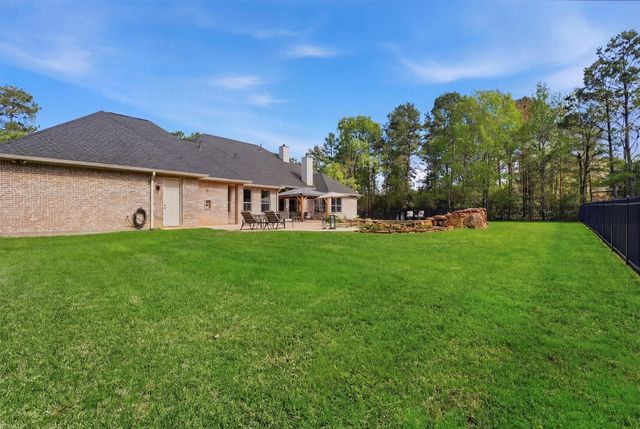 26235 Crown Ranch Boulevard, Montgomery, TX 77316