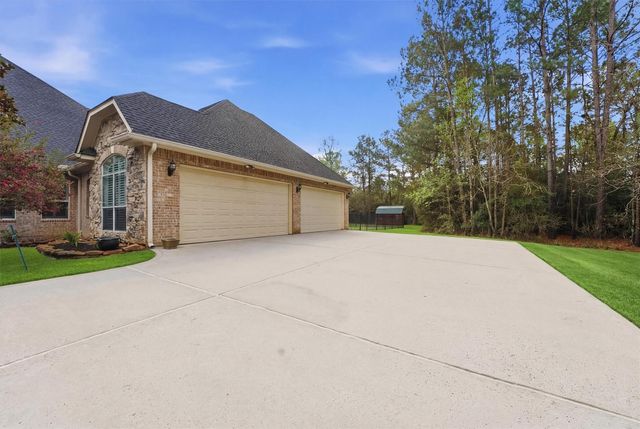 26235 Crown Ranch Boulevard, Montgomery, TX 77316