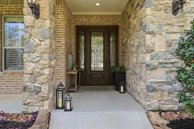 26235 Crown Ranch Boulevard, Montgomery, TX 77316