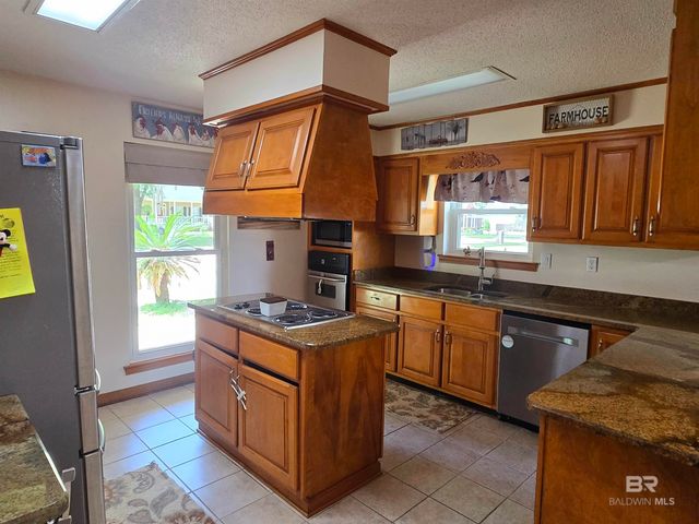 563 S Vaughn Drive, Satsuma, AL 36572