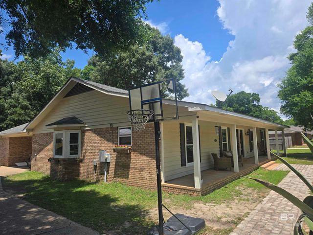 563 S Vaughn Drive, Satsuma, AL 36572
