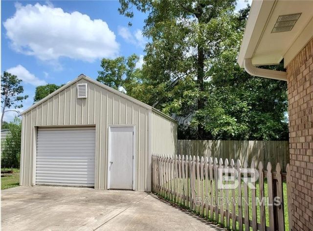 563 S Vaughn Drive, Satsuma, AL 36572