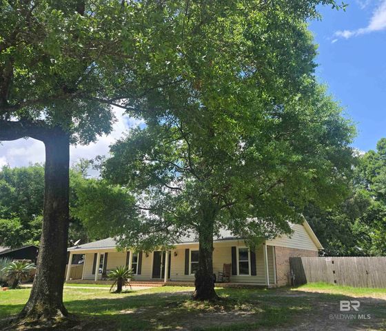 563 S Vaughn Drive, Satsuma, AL 36572