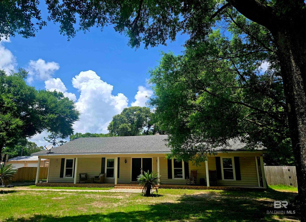 563 S Vaughn Drive, Satsuma, AL 36572