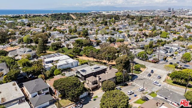 2422 N Ardmore Avenue, Manhattan Beach, CA 90266