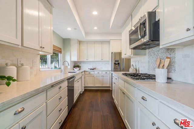 2422 N Ardmore Avenue, Manhattan Beach, CA 90266