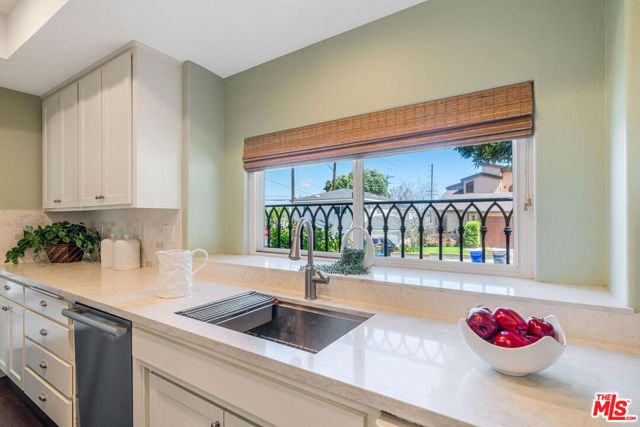 2422 N Ardmore Avenue, Manhattan Beach, CA 90266