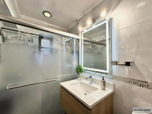 29-30 137th Street 4D, Flushing, NY 11354