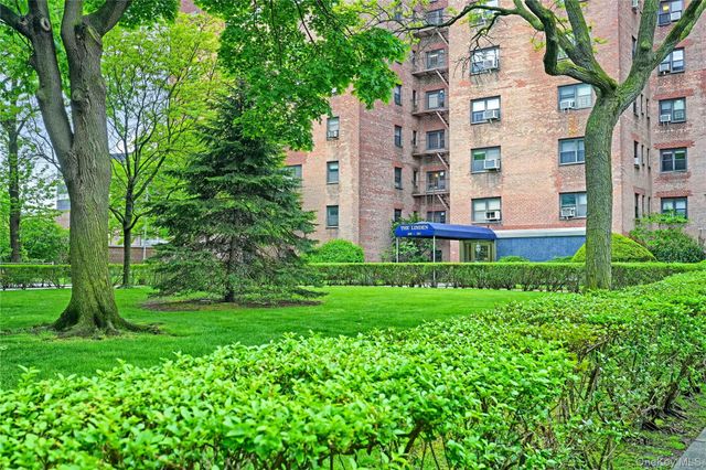 29-30 137th Street 4D, Flushing, NY 11354