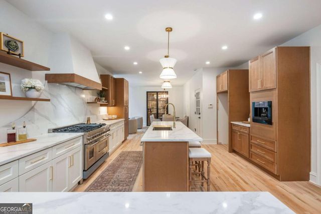 9460 Mistwater Close, Roswell, GA 30076