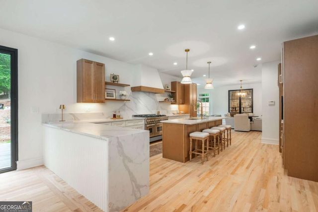 9460 Mistwater Close, Roswell, GA 30076