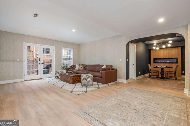 9460 Mistwater Close, Roswell, GA 30076