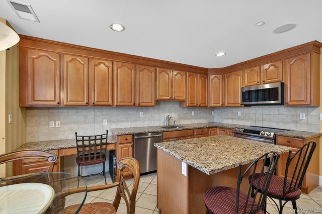 3 Harbor Pointe Drive, Haverstraw, NY 10927