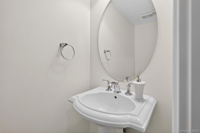 3 Harbor Pointe Drive, Haverstraw, NY 10927