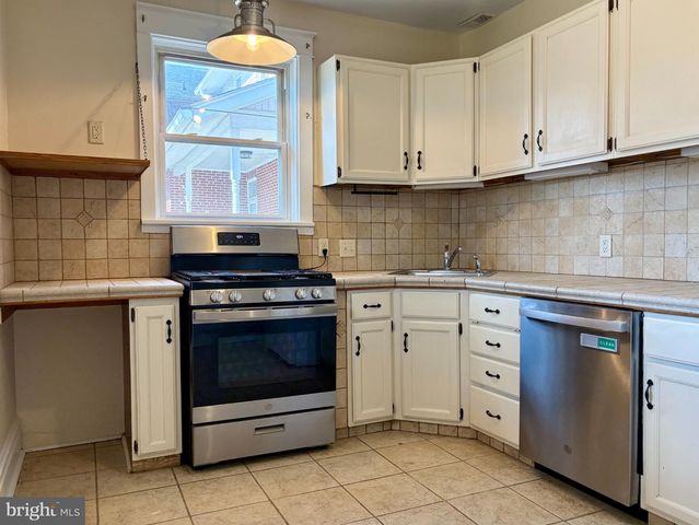 616 N FRONT ST, Wormleysburg, PA 17043