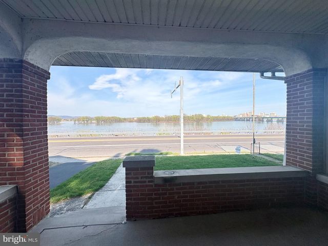 616 N FRONT ST, Wormleysburg, PA 17043