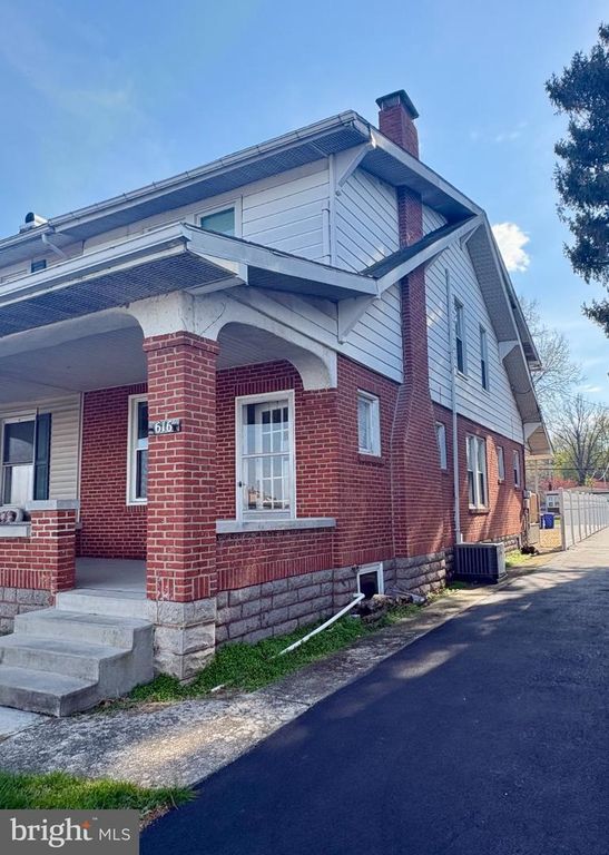 616 N FRONT ST, Wormleysburg, PA 17043