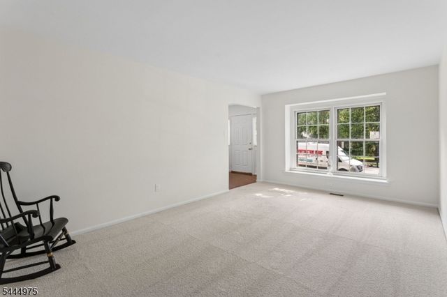 12 Shadow Oak Ct, Mount Laurel Twp., NJ 08054
