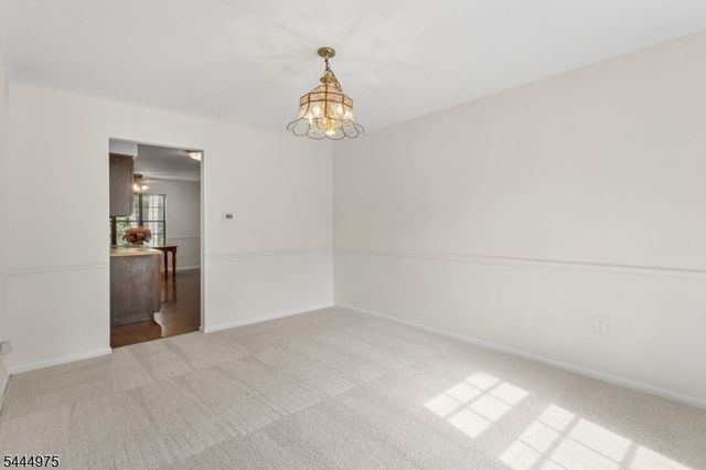 12 Shadow Oak Ct, Mount Laurel Twp., NJ 08054